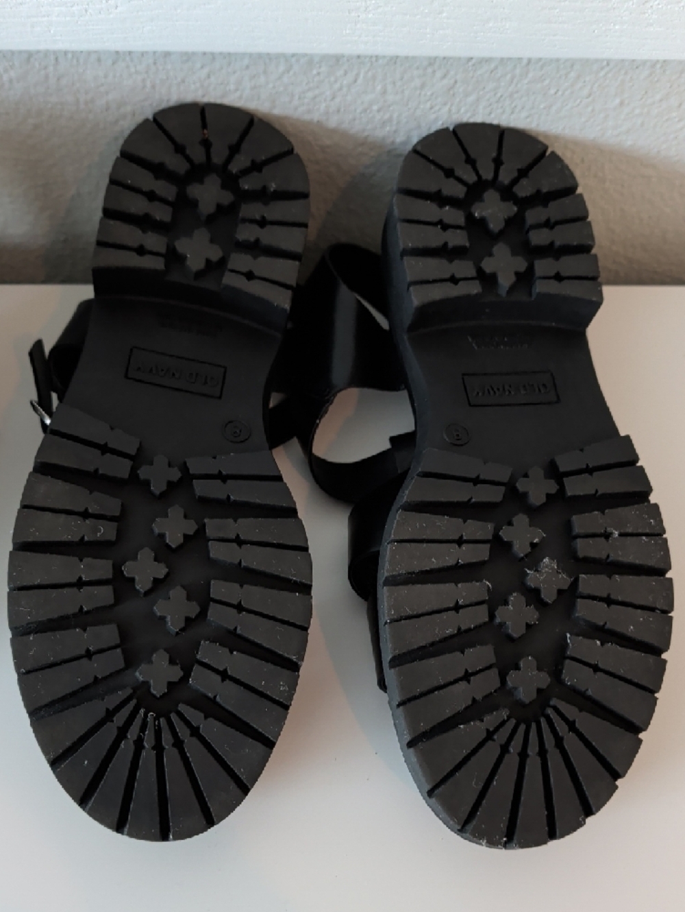 Old Navy Black Fisherman Sandals - Picture 3 of 3